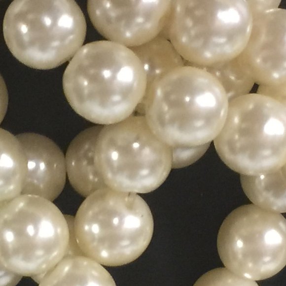 Costume Jewelry Peral Bracelet - Picture 3 of 9